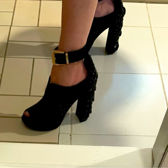 Funky sexy Mafani… suede heels with beautiful beaded heels all black - Picture 1 of 6